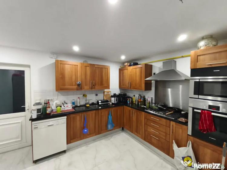 Casă cu 5 camere cu Teren 500 Mp în Central