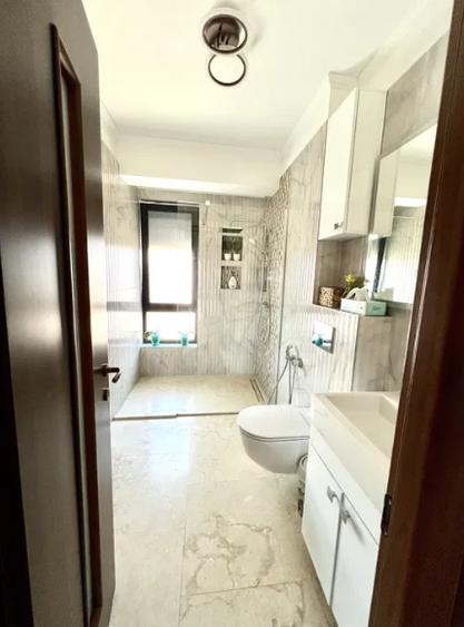 Apartament cu 5 camere decomandat, mobilat în Păcurari