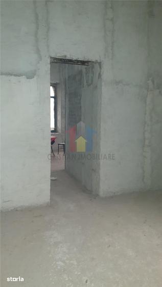 Casă cu 10 camere cu Teren 466 Mp în Ultracentral