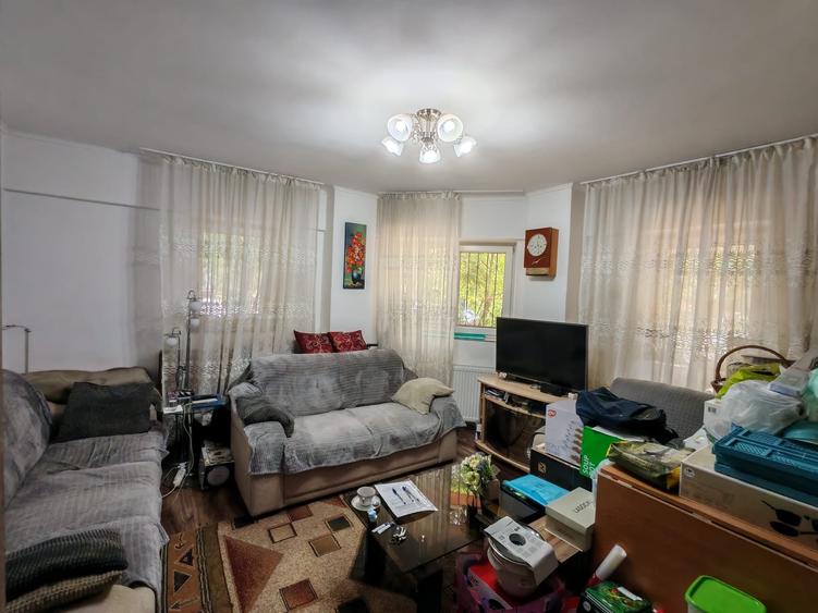 Apartament cu 2 camere semidecomandat în Costin Georgian