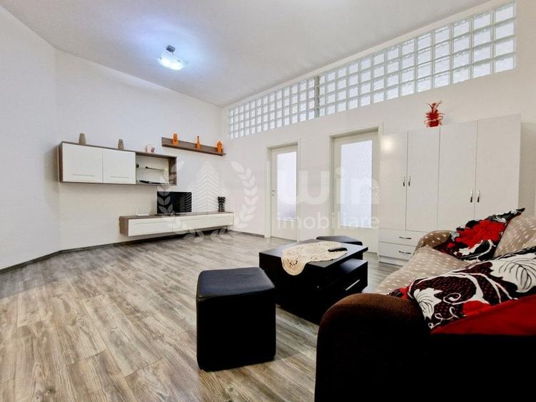 Apartament cu 3 camere semidecomandat, mobilat în Central