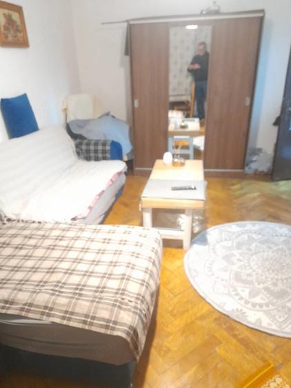 Garsonieră decomandată în Sud