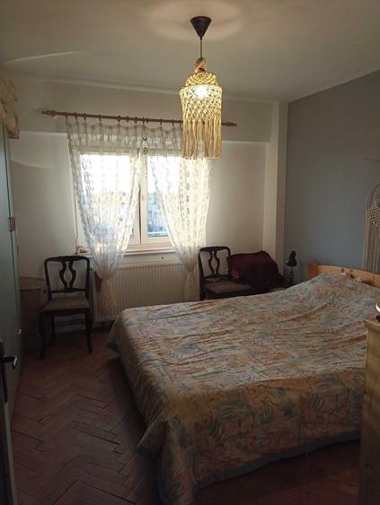 Apartament cu 3 camere decomandat în Est