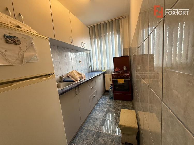 Apartament cu 3 camere semidecomandat, mobilat în Cetății