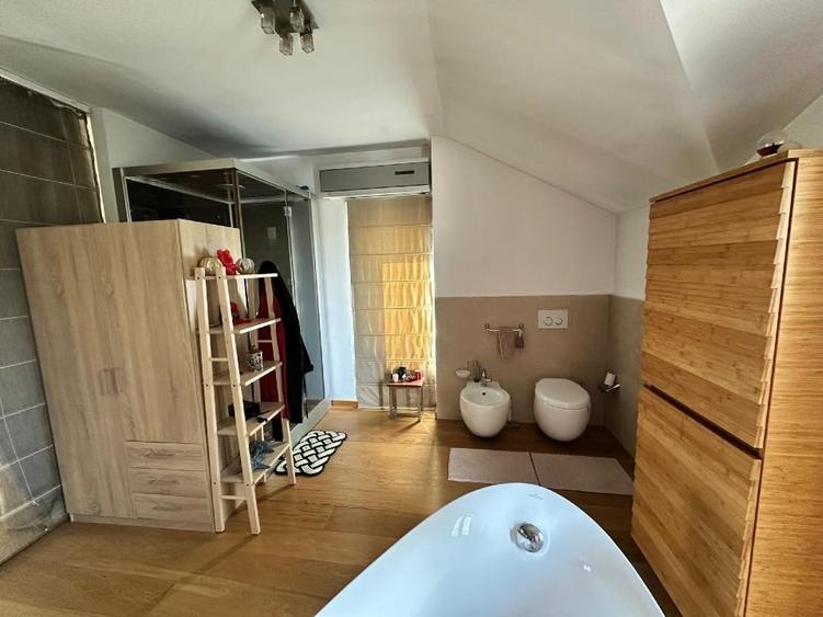 Casă individuală cu 5 camere cu Canalizare în Central