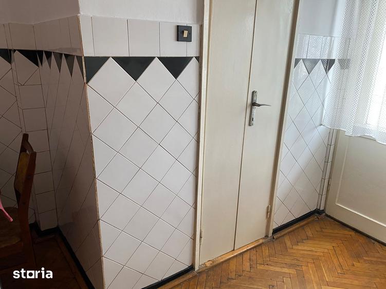 Apartament cu 4 camere decomandat în Central
