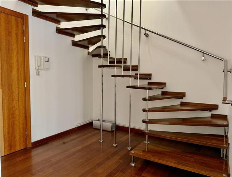 Apartament cu 5 camere decomandat în Primăverii