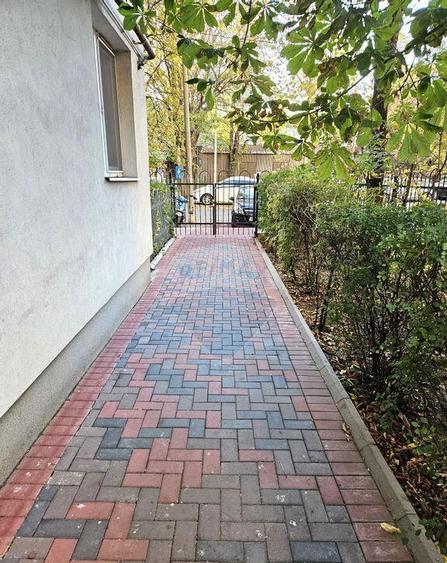 Apartament cu 3 camere semidecomandat în Basarabia