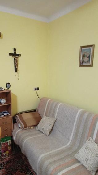 Casă cu 3 camere cu Teren 1435 Mp în Central