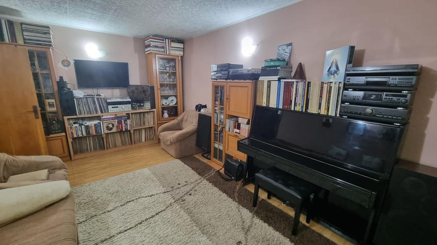 Apartament cu 4 camere decomandat în Nicolina