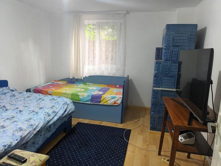 Casă individuală cu 4 camere cu Teren 10000 Mp în Central