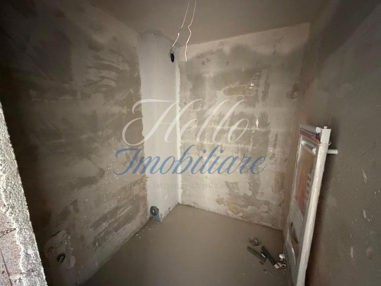 Apartament cu 3 camere semidecomandat în Florești