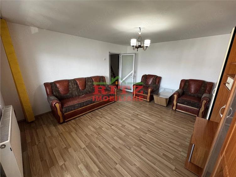 Apartament cu 3 camere decomandat în Gară