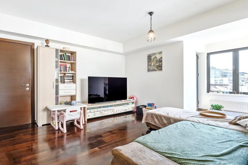 Apartament cu 3 camere decomandat în Victoriei