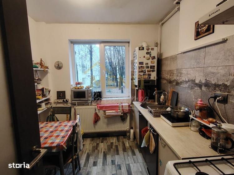 Apartament cu 3 camere semidecomandat, mobilat în Nord