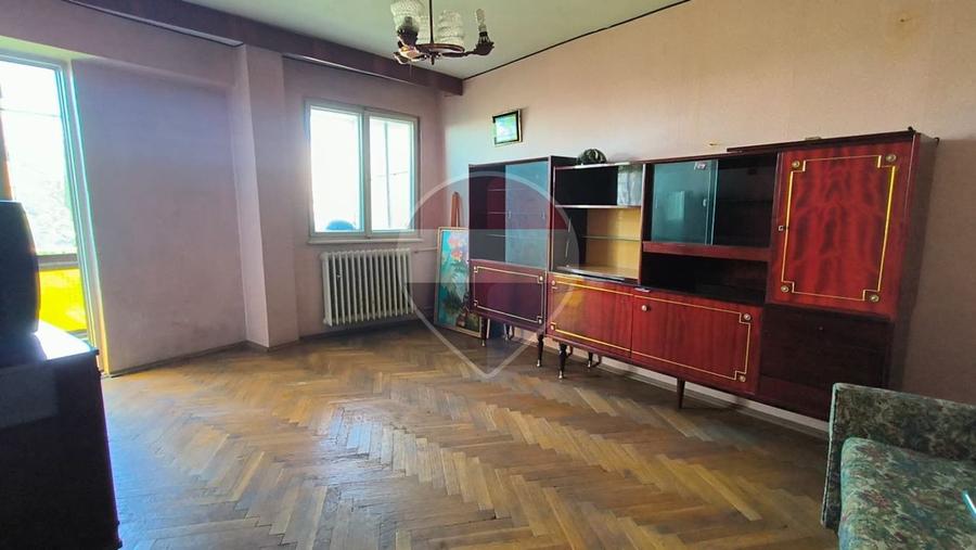 Apartament cu 3 camere decomandat în Micro 13