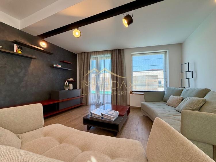 Duplex cu 6 camere cu Piscina în Iancu Nicolae