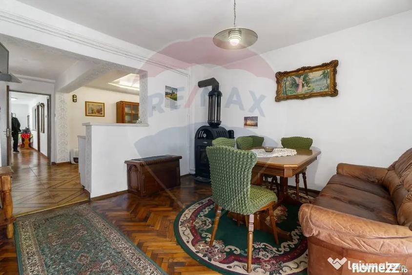 Casă cu 5 camere cu Teren 904 Mp în Central