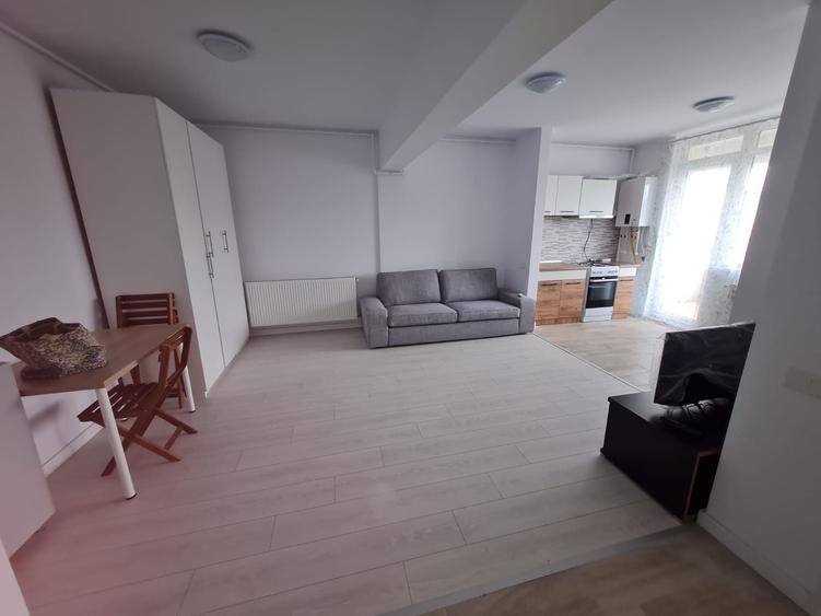 Apartament cu 2 camere decomandat, mobilat în Central