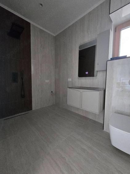 Casă cu 5 camere cu Teren 444 Mp în Dobroești