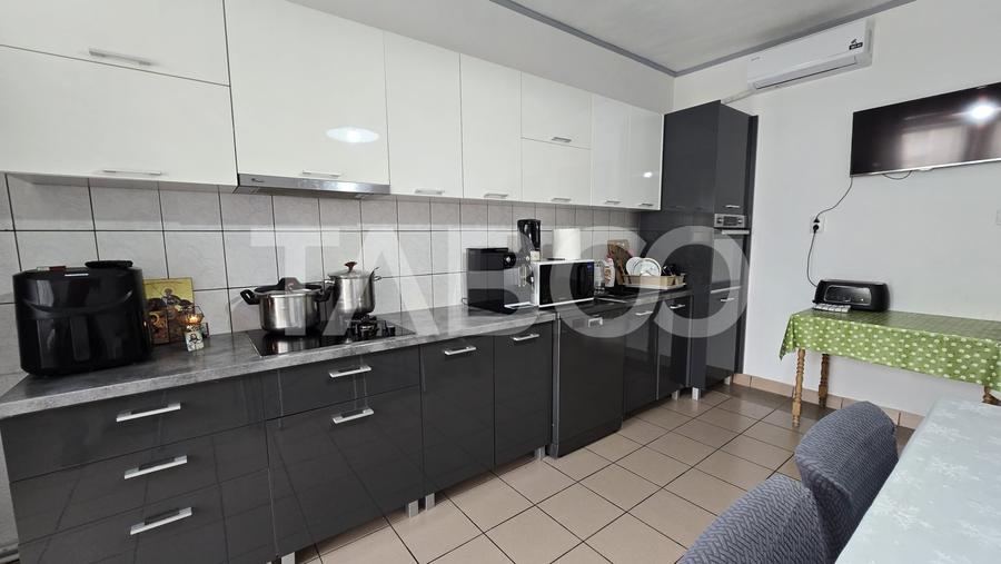 Duplex cu 5 camere cu Piscina în Turnișor