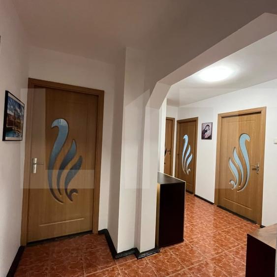 Apartament cu 4 camere decomandat, mobilat în Central