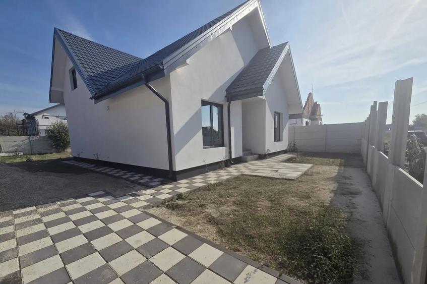 Casă cu 5 camere cu Teren 410 Mp în Domnești