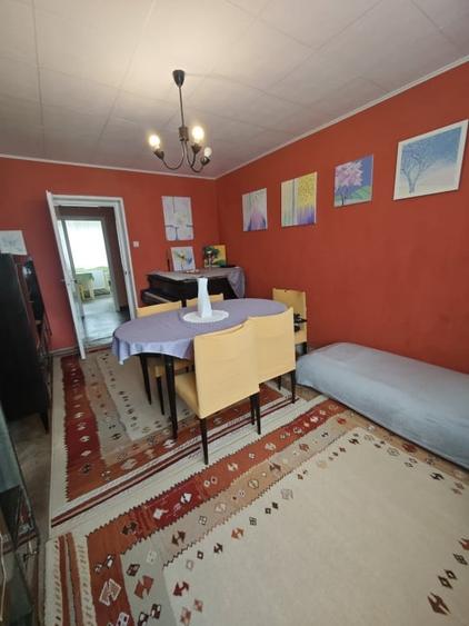 Apartament cu 4 camere decomandat, mobilat în Săsar