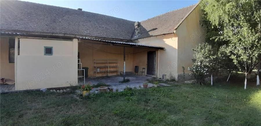 Casă cu 6 camere cu Teren 1400 Mp în Checea