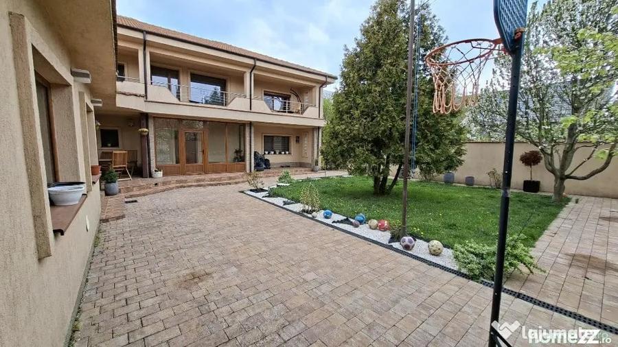 Casă cu 6 camere cu Teren 445 Mp în Nord