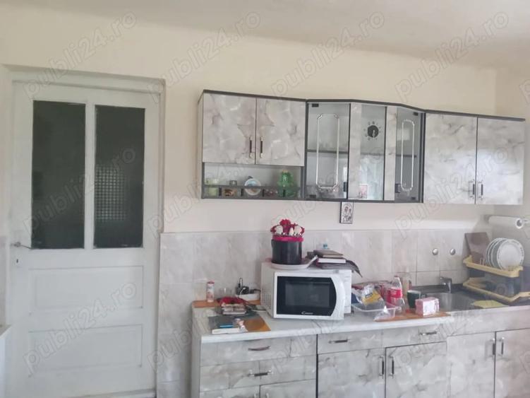 Casă cu 5 camere cu Teren 1100 Mp în Subcetate