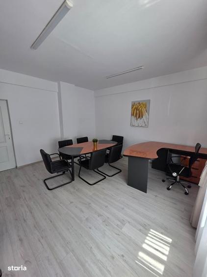 Spațiu comercial, de 20 mp, în Romană