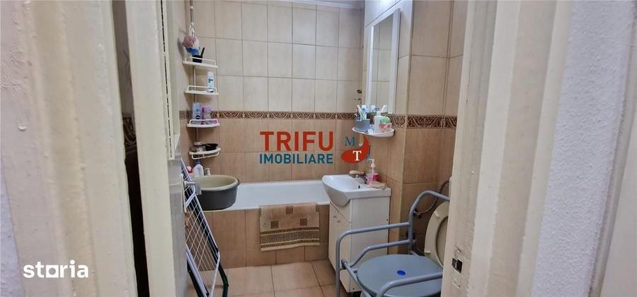 Apartament cu 3 camere decomandat în Cetate