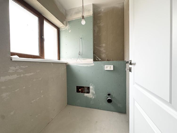 Apartament cu 3 camere decomandat în Fratelia