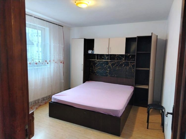 Apartament cu 3 camere decomandat în Est