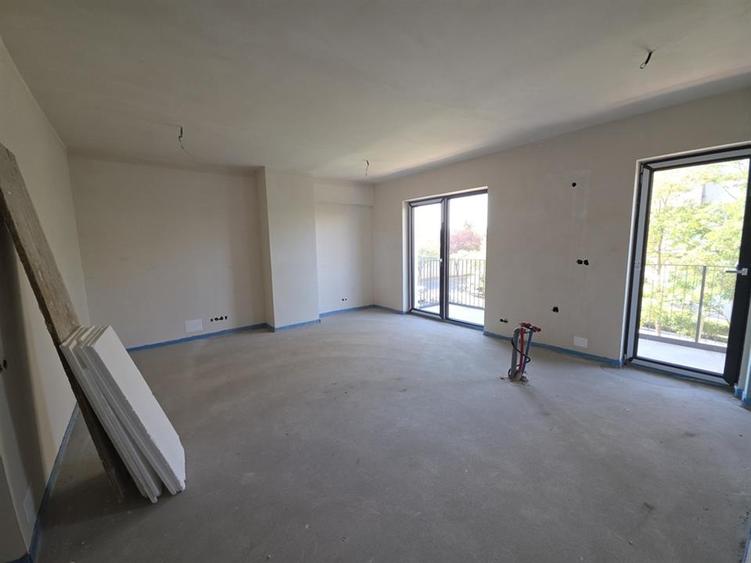 Apartament cu 3 camere semidecomandat în Mărăști