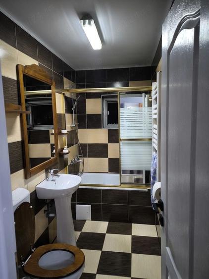 Apartament cu 3 camere semidecomandat, mobilat în Vasile Aaron