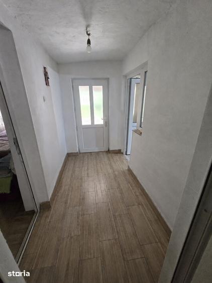 Casă cu 4 camere cu Teren 1000 Mp în Perieți