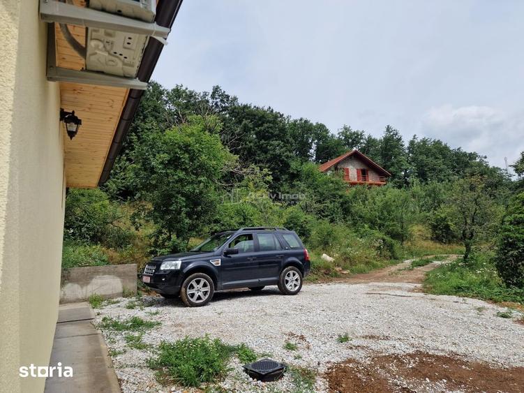 Casă cu 3 camere decomandat cu Teren 400 Mp în Central
