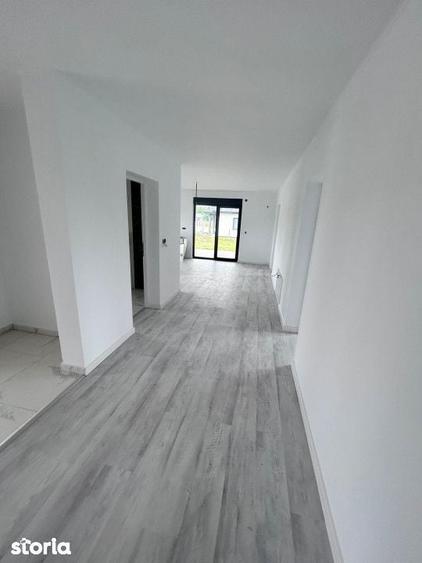 Casă cu Teren 5.5 Mp în Groși