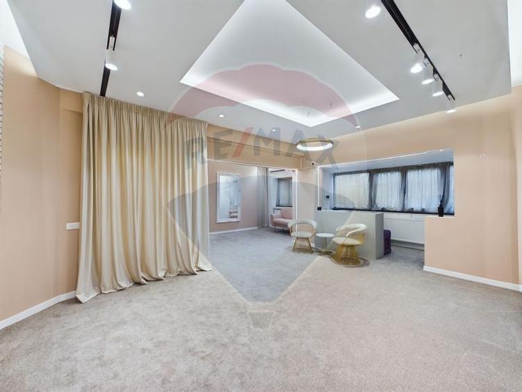 Apartament cu 3 camere semidecomandat în P-ța Dorobanți