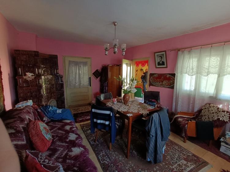 Casă cu 3 camere în Subcetate
