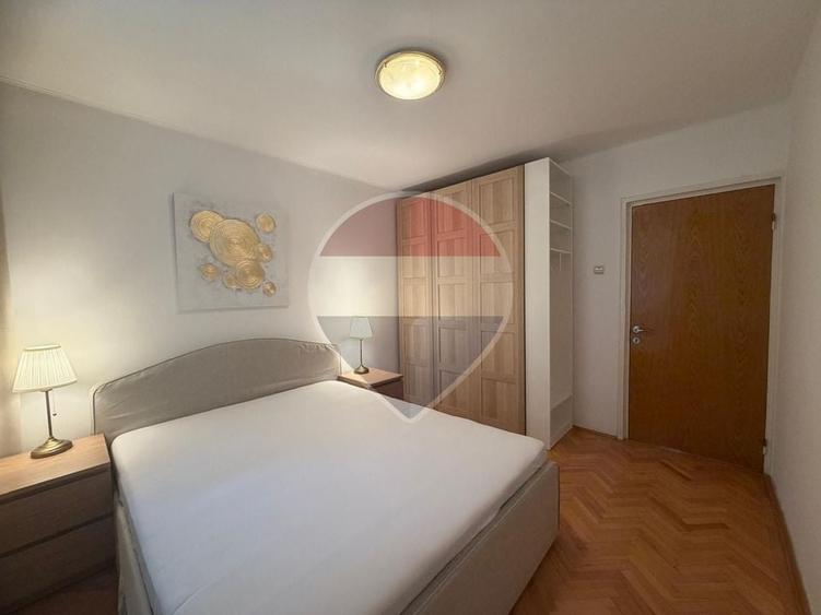Apartament cu 3 camere semidecomandat, mobilat în Drumul Taberei