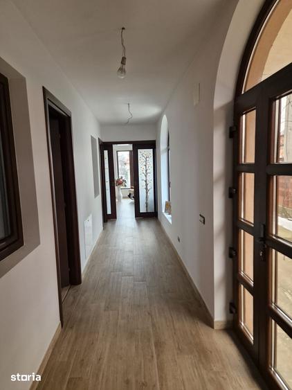 Casă cu 3 camere cu Teren 2722 Mp în Vidra