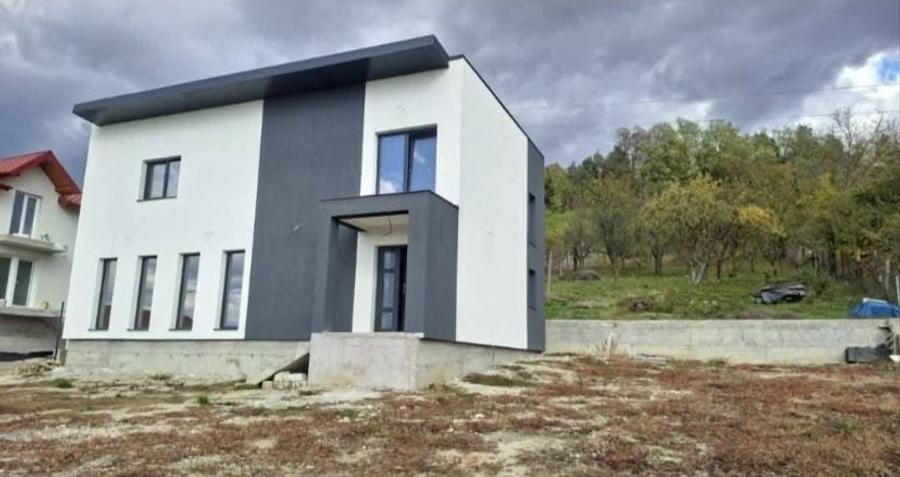 Casă cu 3 camere cu Teren 1620 Mp în Zigoneni