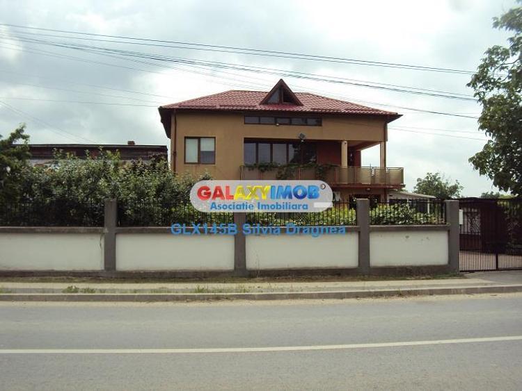 Casă cu 4 camere cu Garaj în Vidra