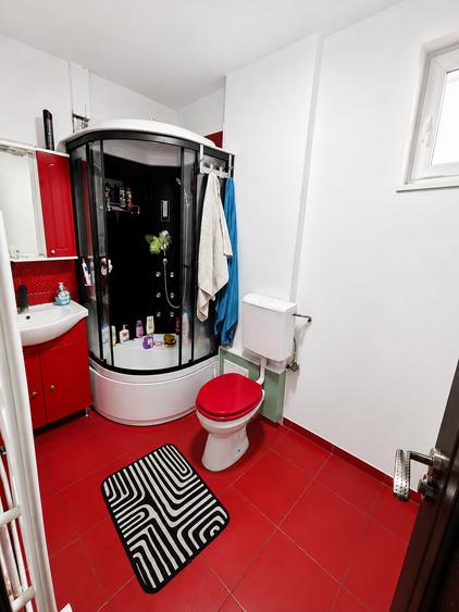 Apartament cu 4 camere decomandat în Mărăței