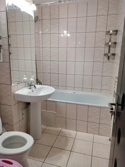 Apartament cu 4 camere semidecomandat, mobilat în Mărăști