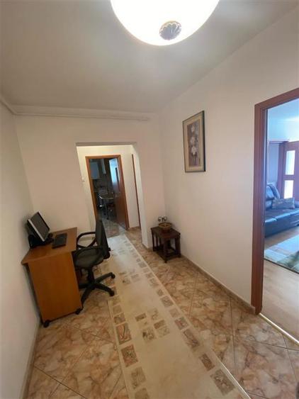 Apartament cu 3 camere decomandat, mobilat în Colentina