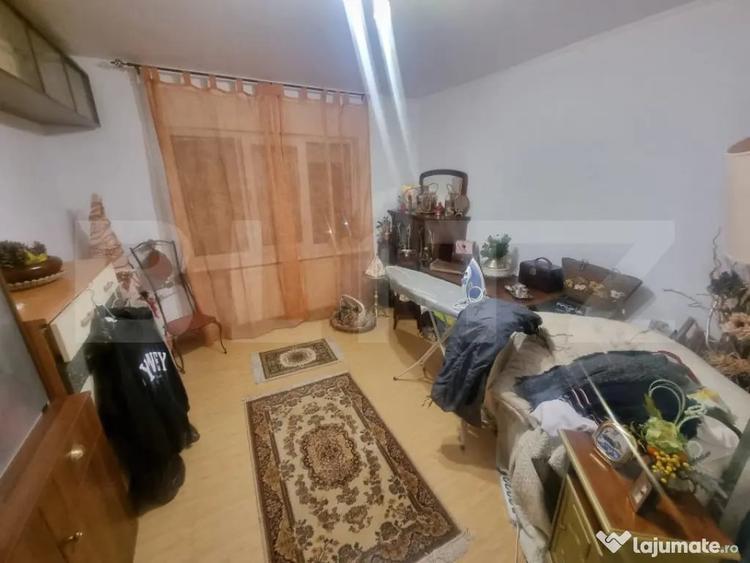 Apartament cu 3 camere decomandat, mobilat în Craiovița Nouă